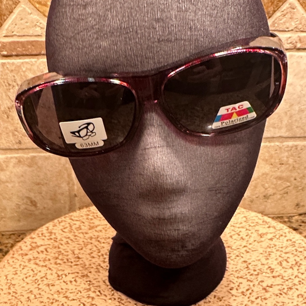 Pink Ribbon Fit Over Sunglasses – Polarized Grey & Red Swirl UV400 NWT (No Bag)